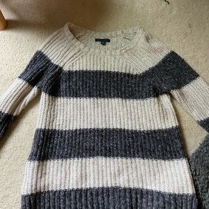 AMERICAN EAGLE SWEATER